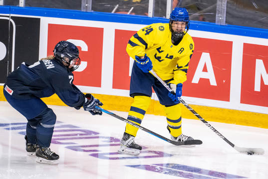 Sinna Varjonen of Finland and Ebba Hedqvist of Sweden