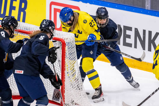 Isabelle Leijonhielm of Sweden and Iida Lappalainen of