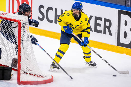 Sinna Varjonen of Finland and Ebba Hedqvist of Sweden
