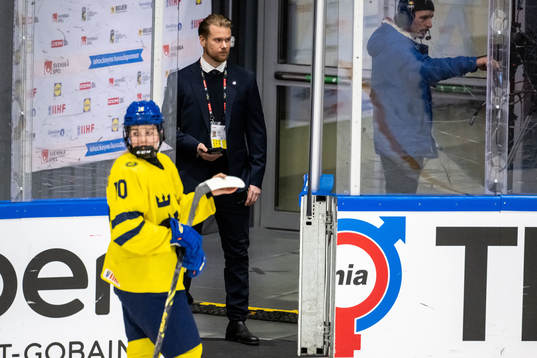 Linnea Natt och Dag and goaltender coach Johan Ryman