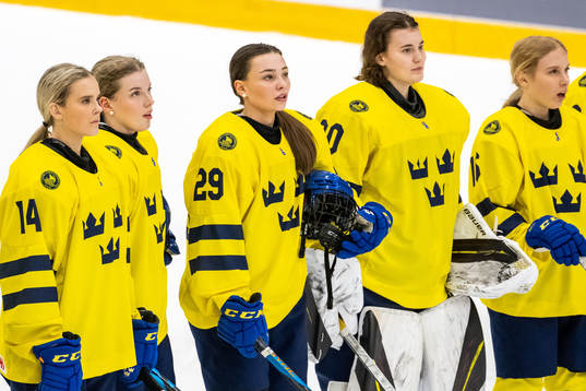 Tilde Utbult, Stella Lindell, goaltender Felicia Frank and