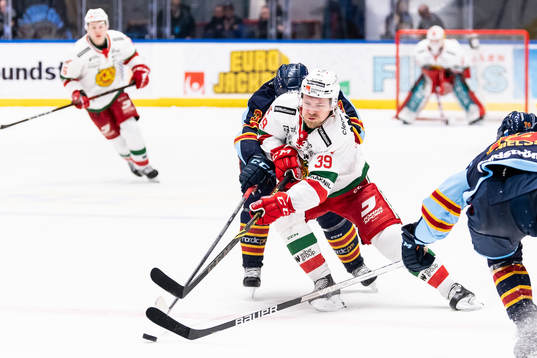 Djurgårdens John Norman och Moras Kristoffer Gunnarsson