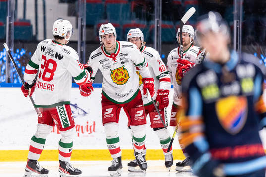 Moras Axel Sundberg jublar med Jonathan Myrenberg