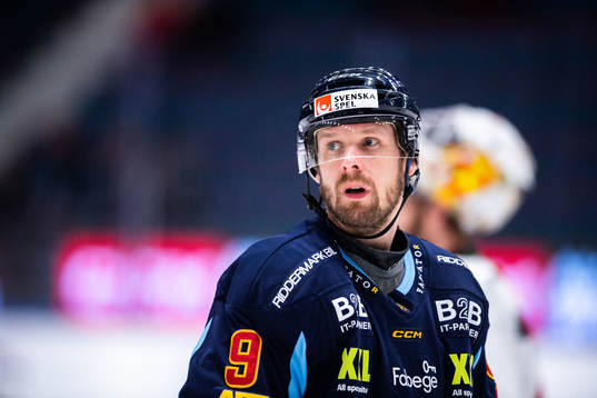 Djurgårdens Cameron Ernst Schilling deppar