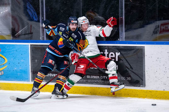 Djurgårdens Kevin Karlsson och Moras Anton Heikkinen