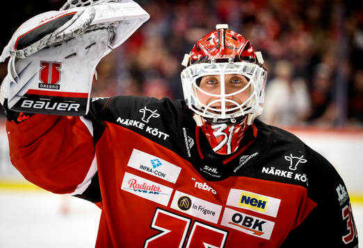 Örebros målvakt Jonas Arntzen jublar