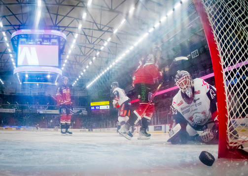 Örebros Christopher Mastomäki gör 1-0 på Linköpings