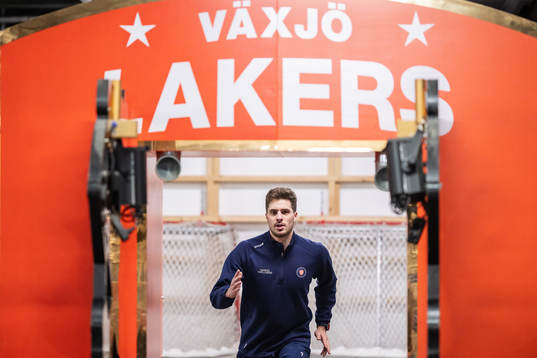 Växjös Hardy Häman Aktell värmer upp före