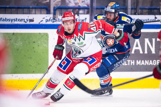 Frölundas Petteri Lindbohm och Växjös Jayden Halbgewachs