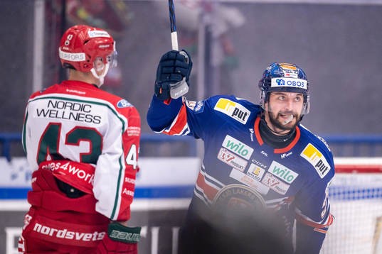 Växjös Tobias Rieder jublar