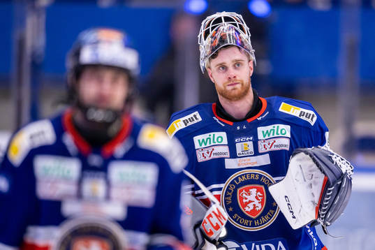 Växjös målvakt Adam Åhman jublar