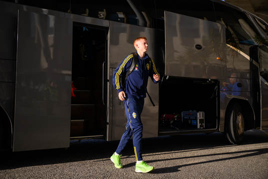 Hugo Larsson arrives at Estadio Algarve