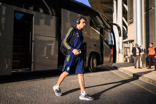 Yasin Ayari arrives at Estadio Algarve