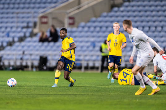 Joel Asoro of Sweden