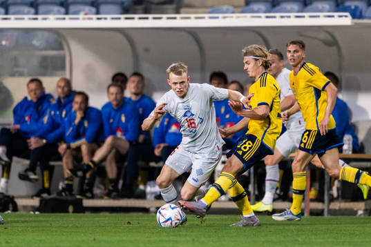 Dagur Dan Thorhallsson of Iceland and Sebastian Nanasi of