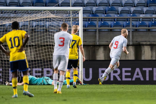 Sveinn Aron Gudjohnsen of Iceland celebrates