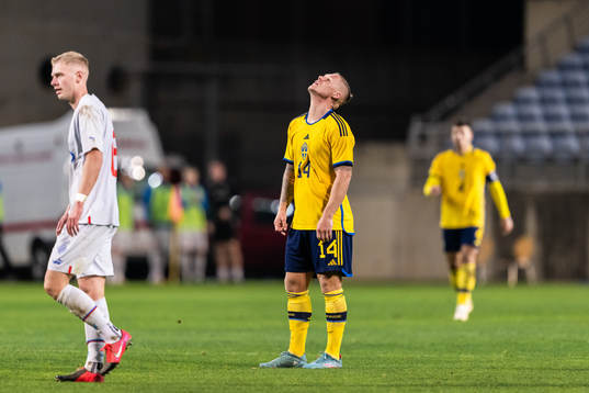 Victor Edvardsen of Sweden looks dejected