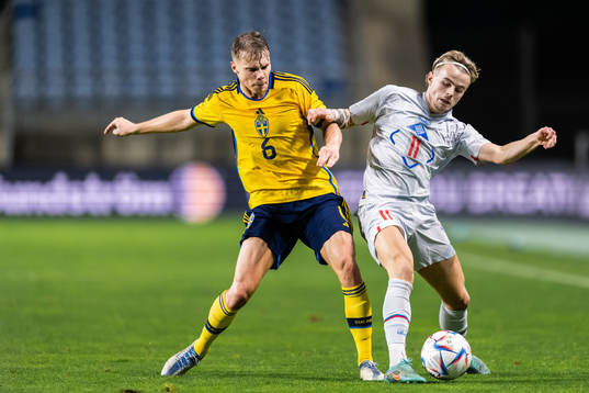 Elias Andersson of Sweden and Kristall Mani Ingason of