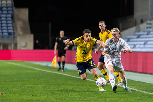 Yasin Ayari of Sweden and Kristall Mani Ingason of Iceland
