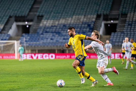 Omar Faraj of Sweden and Höskuldur Gunnlaugsson of Iceland