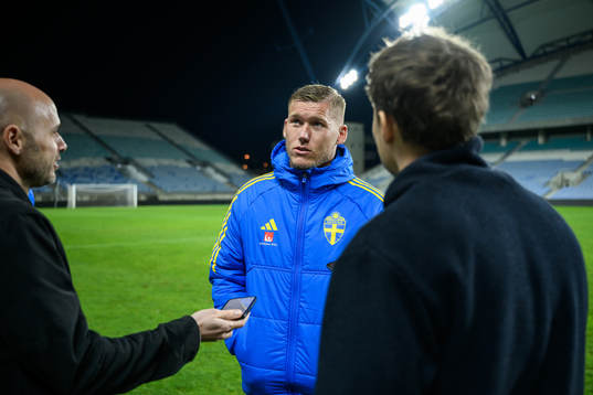 Victor Edvardsen of Sweden speaks to media