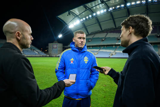 Victor Edvardsen of Sweden speaks to media