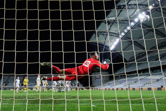 goalkeeper Hakon Rafn Valdimarsson of Iceland lets in 1-1