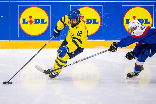Stina Andersson of Sweden and Kristina Taricsova of Slovakia