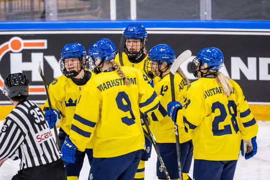 Stina Andersson (m) of Sweden celebrate with Astrid