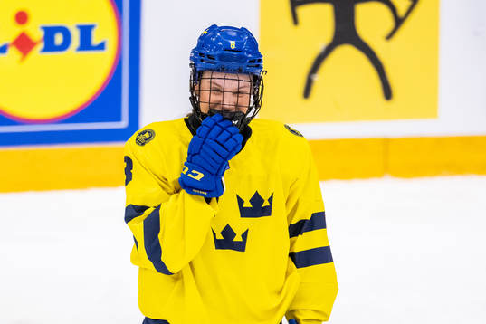 Jenna Raunio of Sweden celebrate