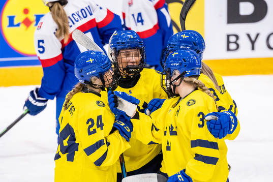 Jenna Raunio of Sweden celebrate with teammates