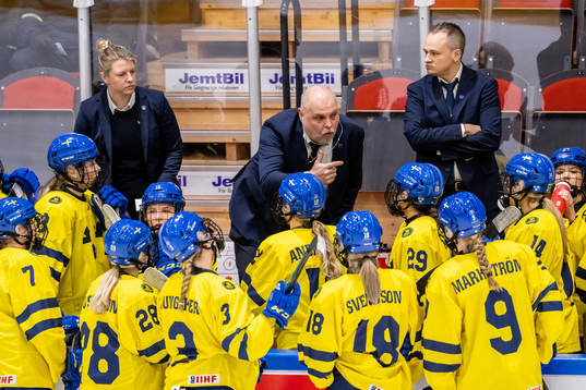Assistant coach Pernilla Winberg, assistant coach Ulf Hall