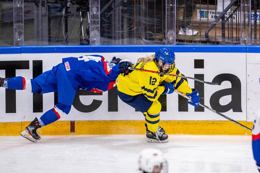 Lilien Benakova of Slovakia and Stina Andersson of Sweden