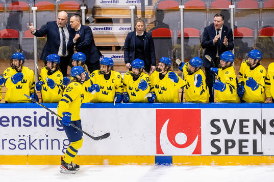 Isabelle Leijonhielm of Sweden celebrate with the bench