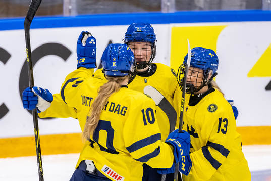 Isabelle Leijonhielm of Sweden celebrate with Linnea Natt