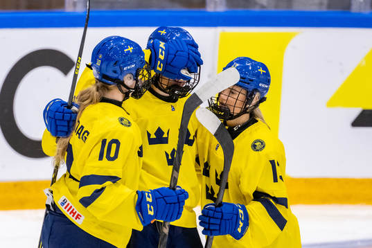 Isabelle Leijonhielm of Sweden celebrate with Linnea Natt
