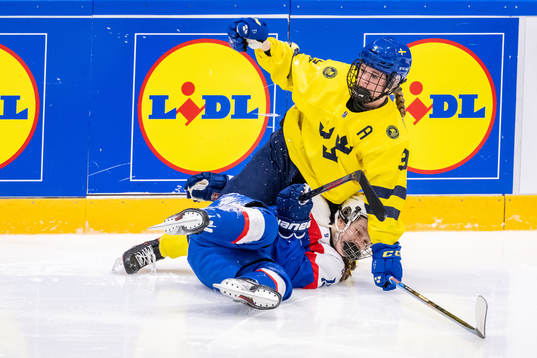 Mira Jungåker of Sweden and Nela Lopusanova of Slovakia