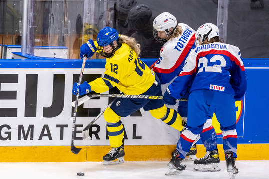 Stina Andersson of Sweden against Ema Tothova of Slovakia
