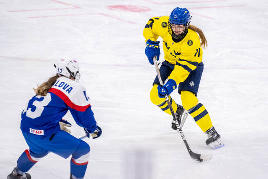 Emma Donovalova of Slovakia and Ella Hellman of Sweden