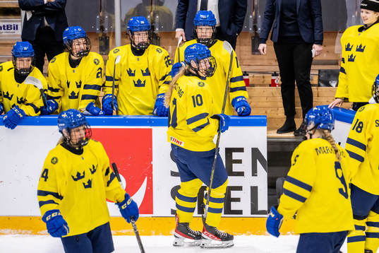 Linnea Natt och Dag of Sweden celebrate