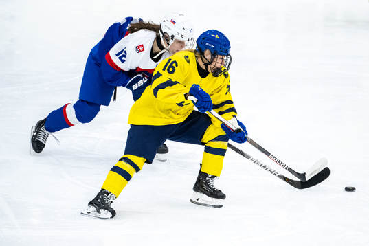 Emilia Bergeby Hallbeck of Sweden and Nela Lopusanova of