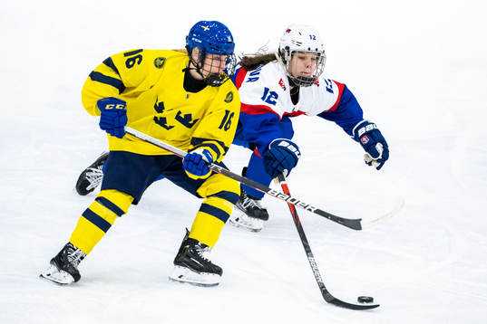 Emilia Bergeby Hallbeck of Sweden and Nela Lopusanova of