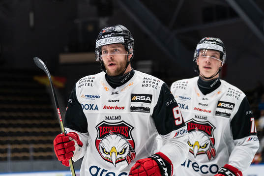 Malmö Redhawks Carl Persson jublar