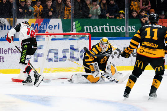 Malmö Redhawks Marcus Sylvegård  jublar