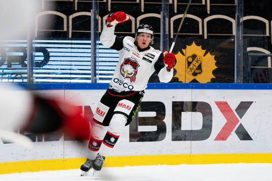 Malmö Redhawks Marcus Sylvegård  jublar