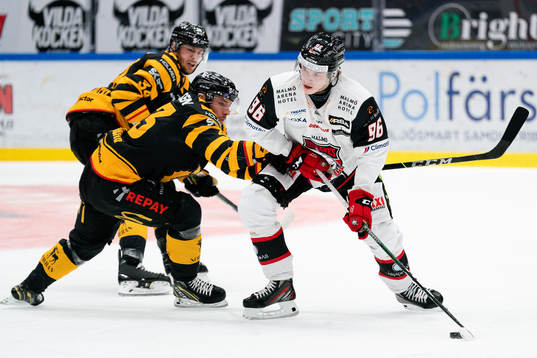 Skellefteås Filip Sandberg och Malmö Redhawks Lukas