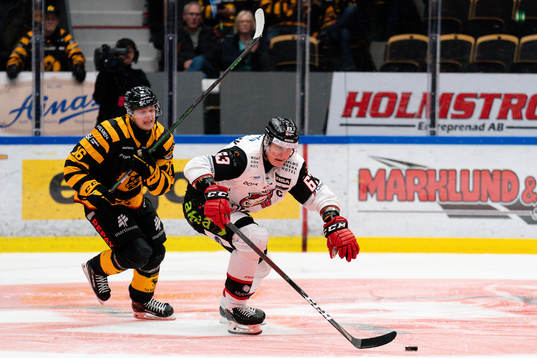 Skellefteås Linus Lindström och Malmö Redhawks Fredrik
