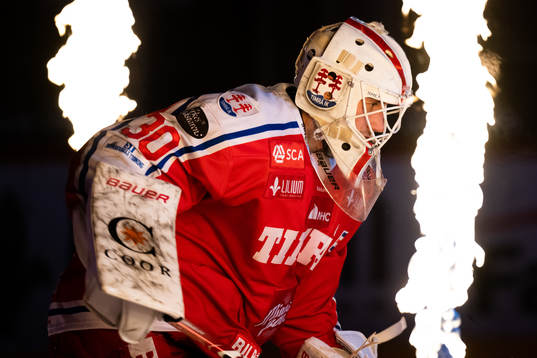 Timrås målvakt Jacob Johansson gör entre