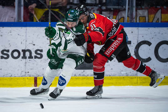 Färjestads Theodor Lennström och Luleås Juhani Tyrväinen