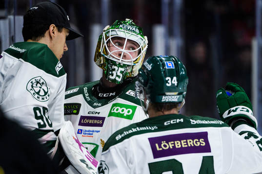 Färjestads målvakt Dennis Hildeby deppar